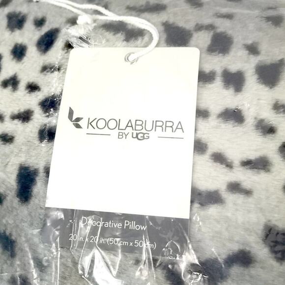 Koolaburra By UGG Micah Decorative Pillow Wild Dove 20" x 20" - Picture 4 of 8